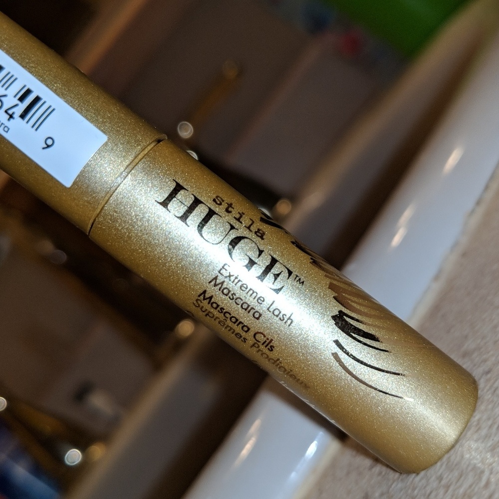 Stila HUGE Extreme Lash Mascara